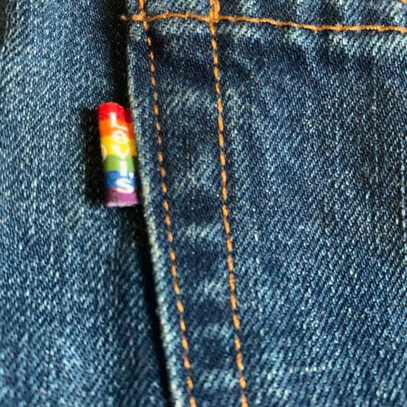 Levis gay pride cut off jeans, size 31. Rainbow button and tag, excellent cond - Picture 2 of 4